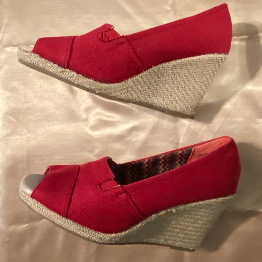 Faded Glory Red Wedge Heels Size 10